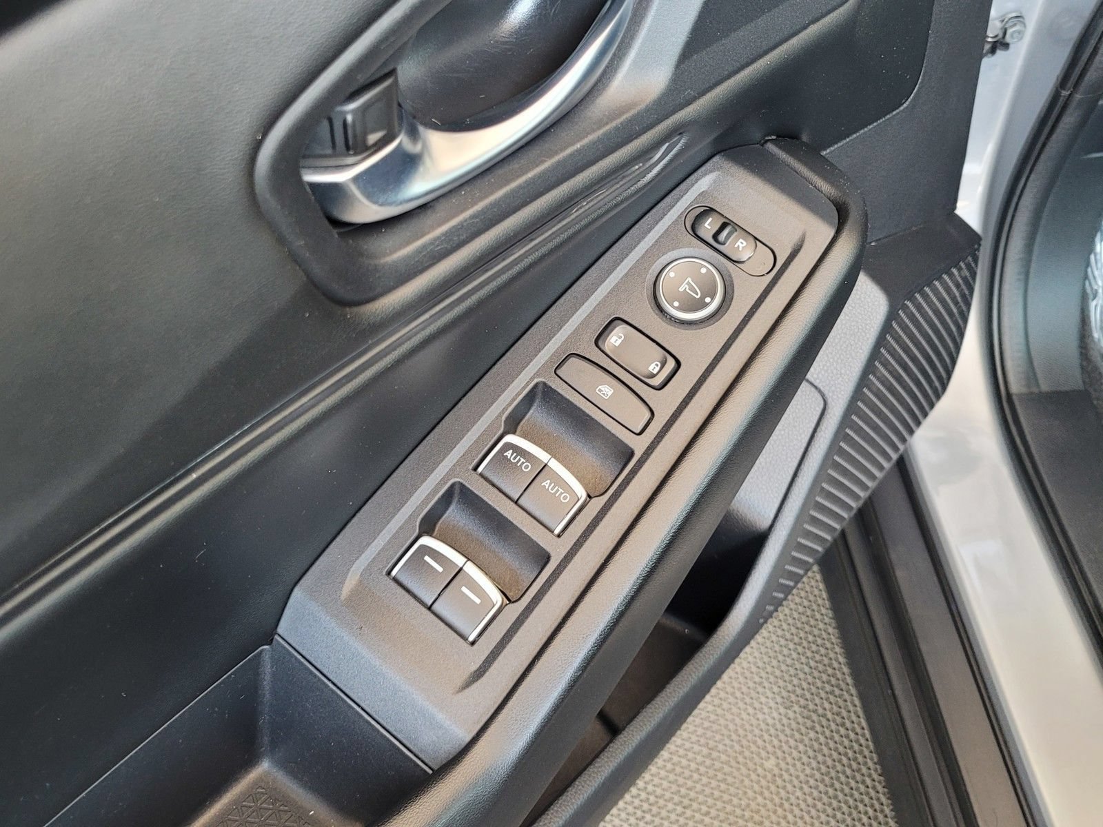 Used 2023 Honda Accord EX image 17