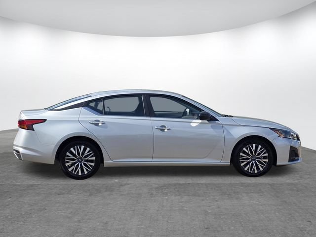 Used 2025 Nissan Altima 2.5 SV FWD image 3