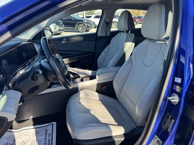 Used 2023 Hyundai Elantra Limited w/ Cargo Package image 12