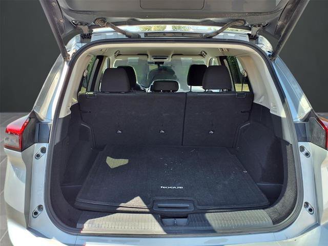 Used 2025 Nissan Rogue SV AWD/4WD image 20