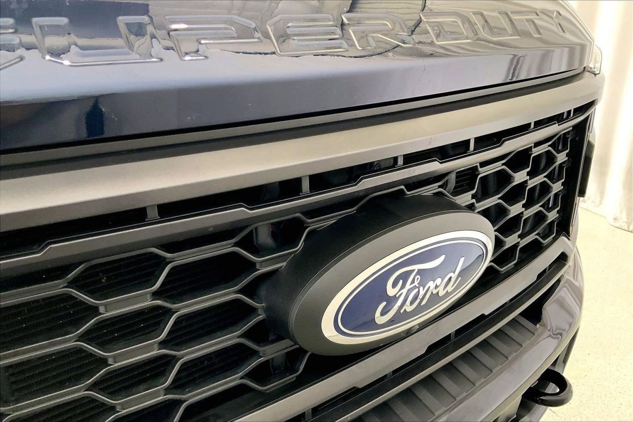 Certified 2025 Ford F250 XL w/ STX Appearance Package AWD/4WD image 30