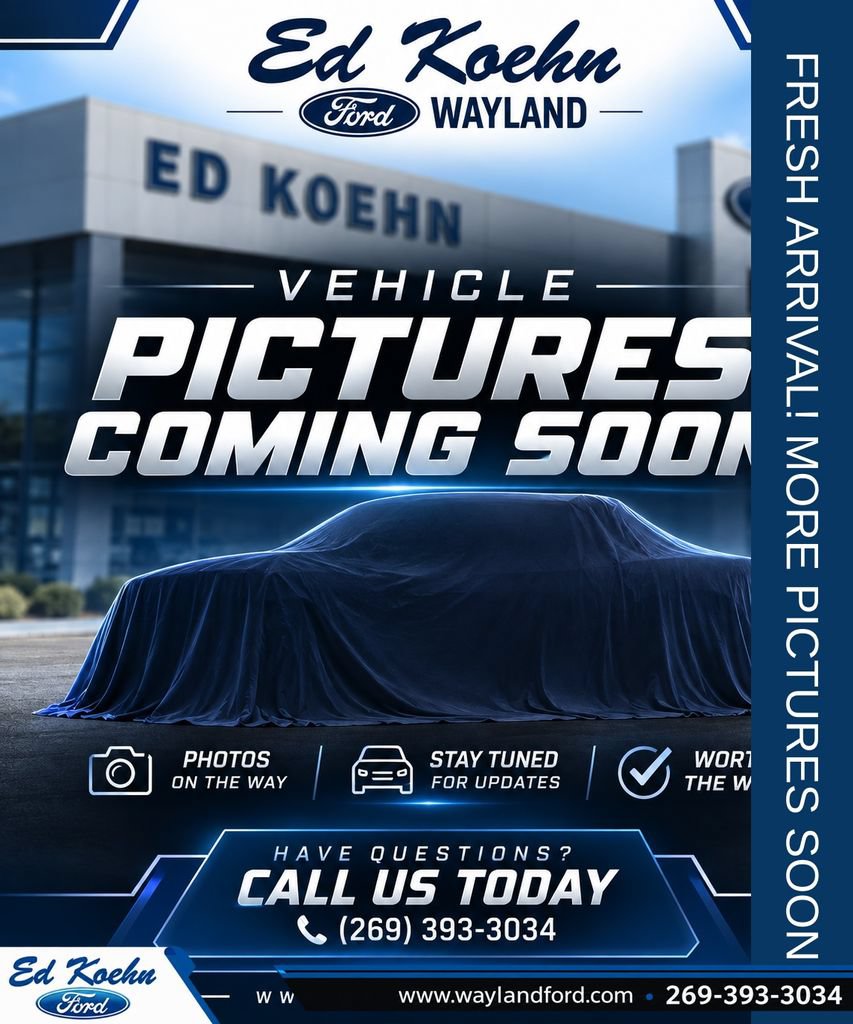 Used 2023 Chrysler Pacifica Touring-L FWD image 3