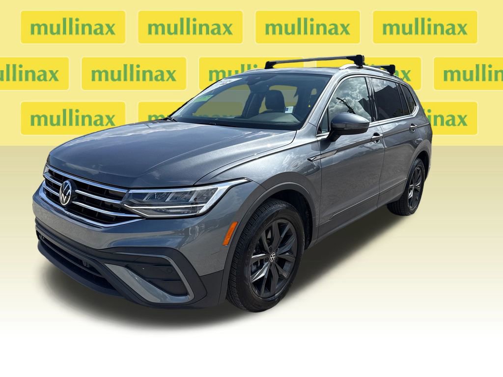 Used 2024 Volkswagen Tiguan SE w/ Panoramic Sunroof Package image 5