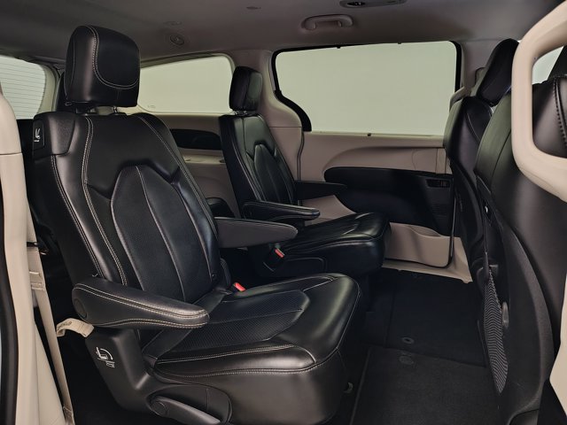 Used 2023 Chrysler Pacifica Touring-L FWD image 28