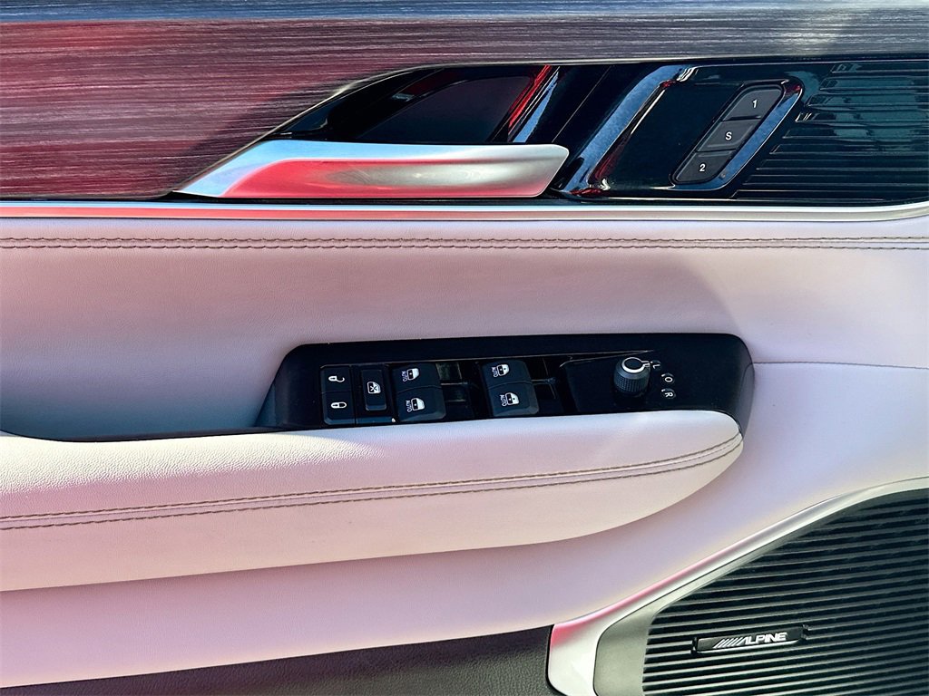 Used 2023 Jeep Wagoneer Series III w/ Preferred Equipment Group image 21