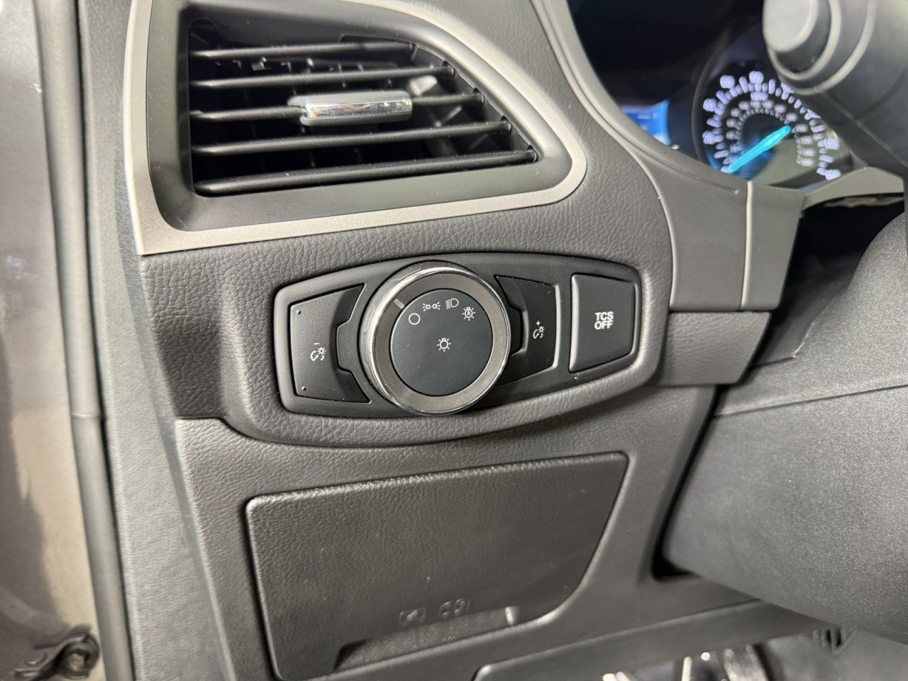 Certified 2024 Ford Edge SE w/ Black Appearance Package image 22