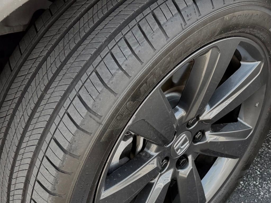 Used 2025 Honda Pilot Sport image 12