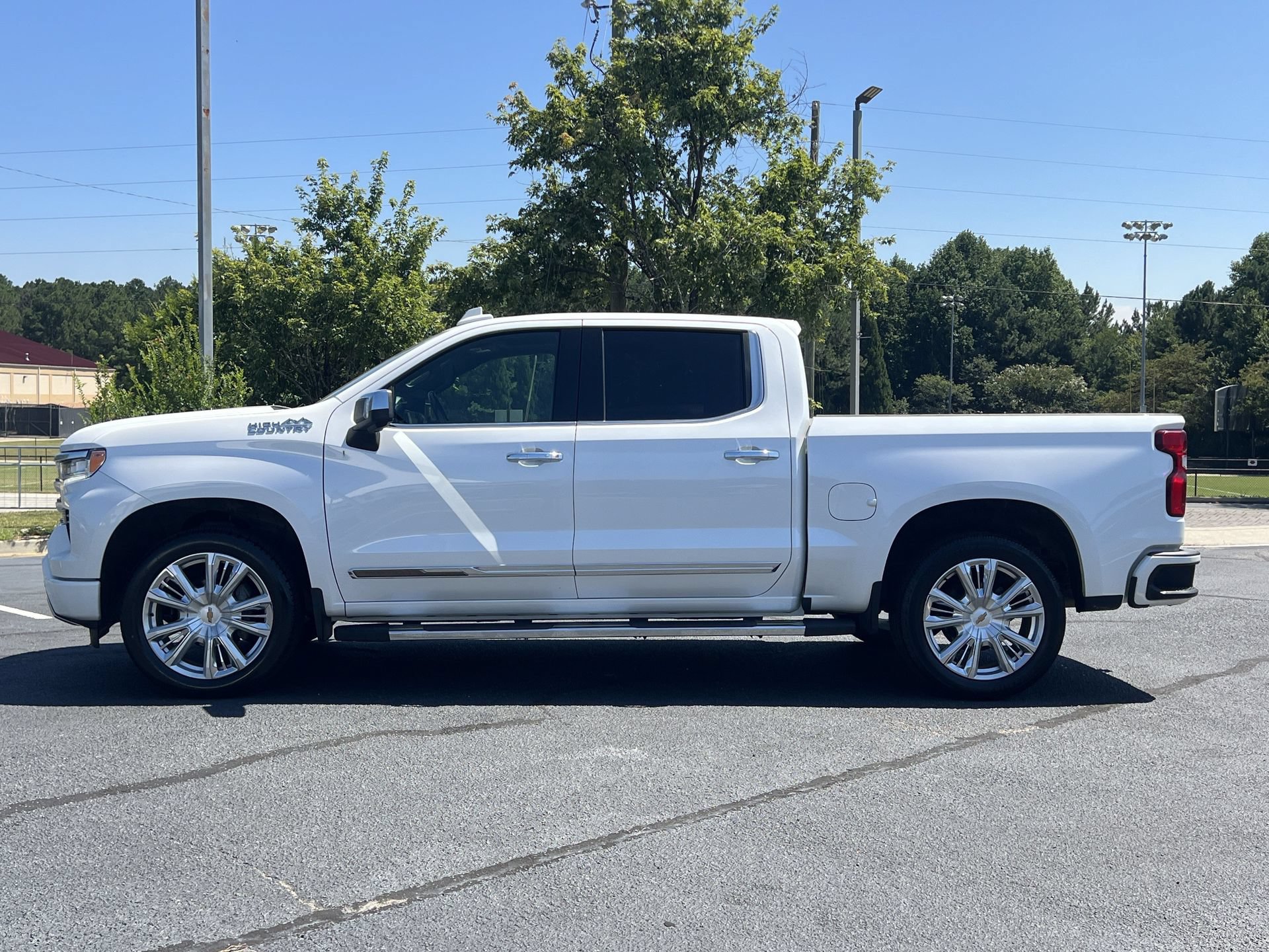 Used 2022 Chevrolet Silverado 1500 High Country w/ High Country Premium Package AWD/4WD image 24