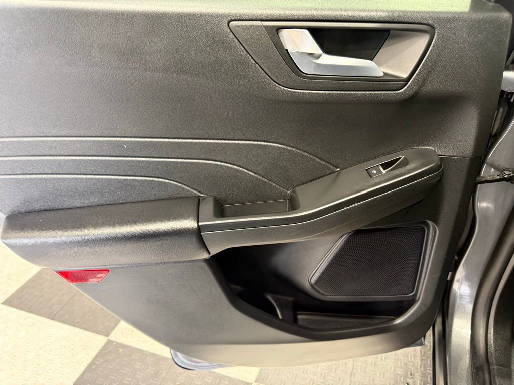 Certified 2025 Ford Escape ST-Line image 18