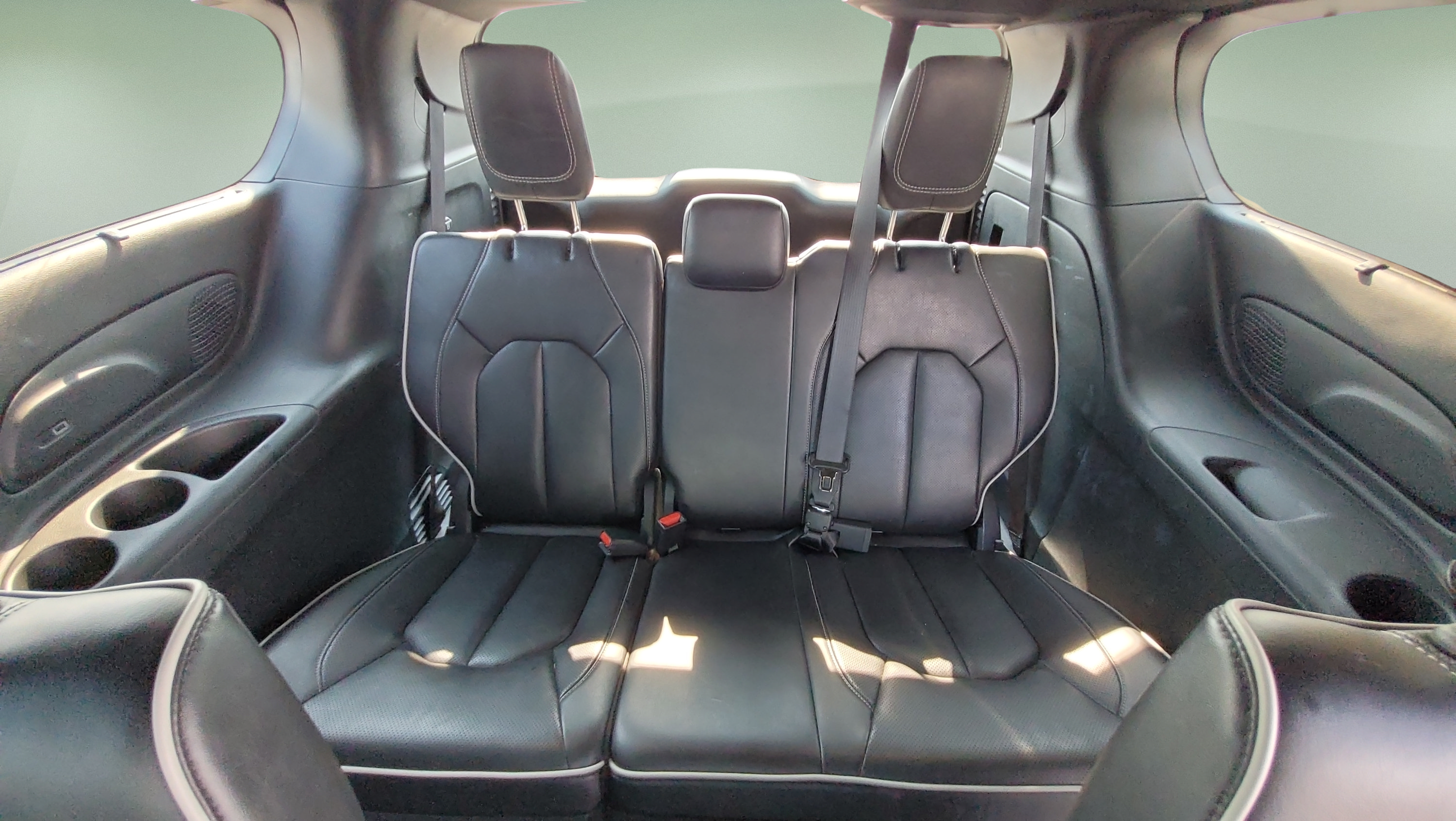 Used 2025 Chrysler Pacifica Limited FWD image 24