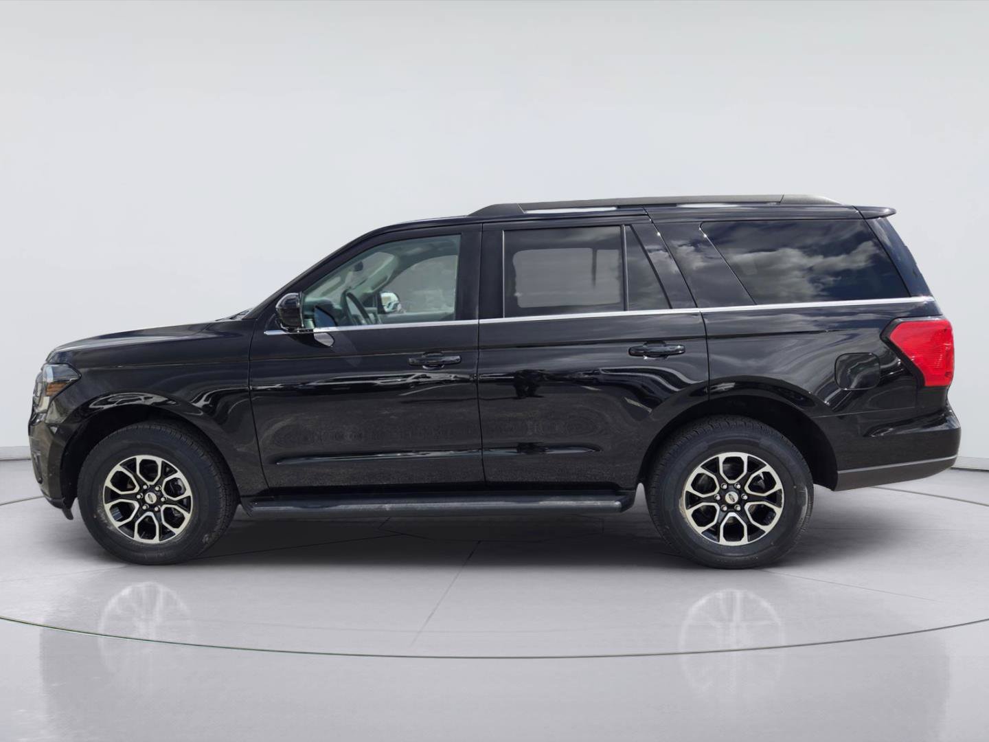 Certified 2024 Ford Expedition XLT AWD/4WD image 5