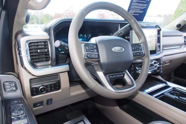 Certified 2025 Ford F450 Platinum w/ Platinum Plus Package image 16