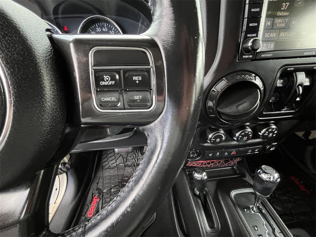 Used 2017 Jeep Wrangler Unlimited Rubicon image 15