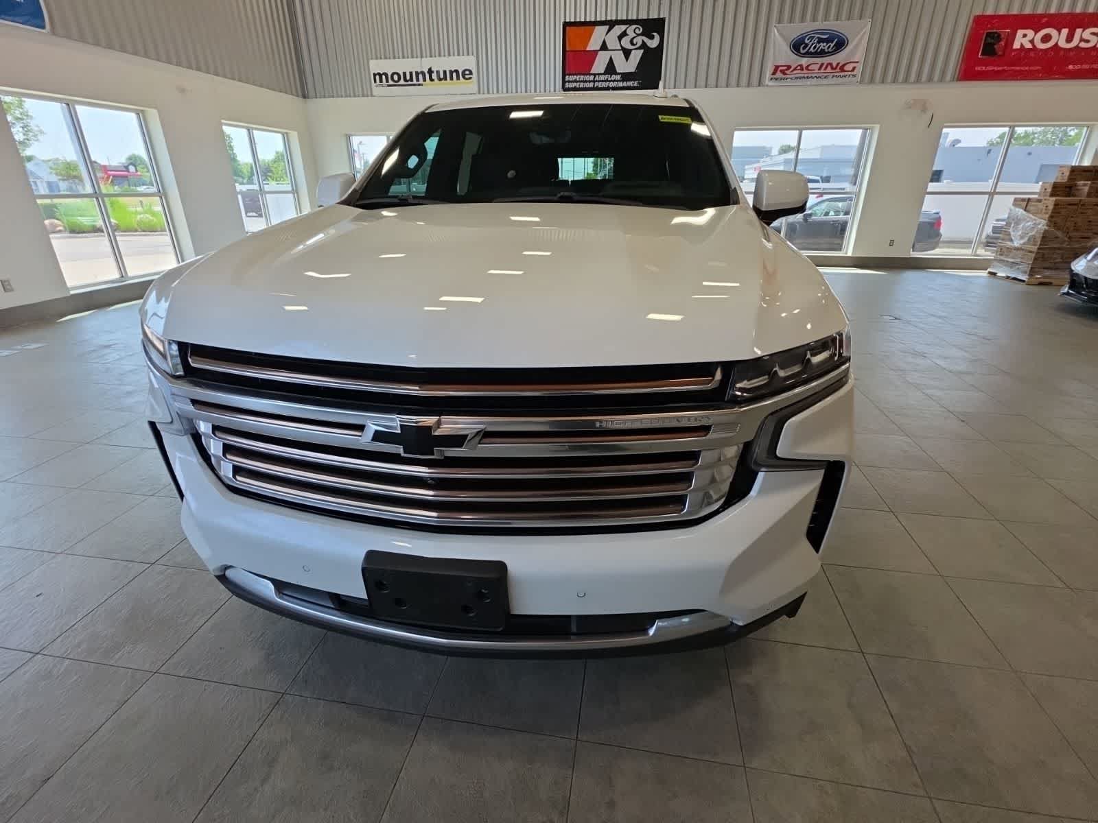 Used 2021 Chevrolet Suburban High Country AWD/4WD image 3