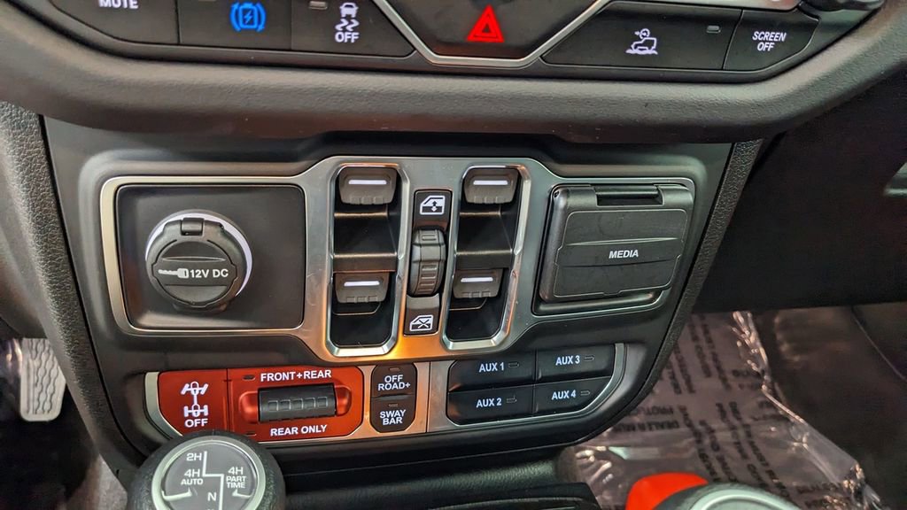 Used 2025 Jeep Wrangler Unlimited Rubicon 4xe w/ Convenience Group AWD/4WD image 27