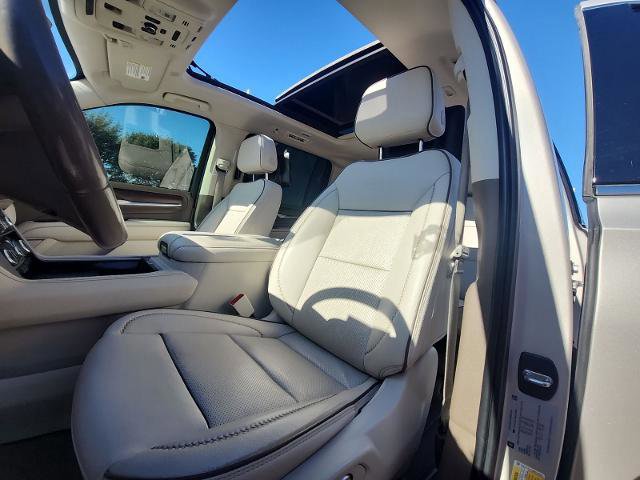 Used 2021 GMC Yukon XL Denali w/ Denali Premium Package image 11