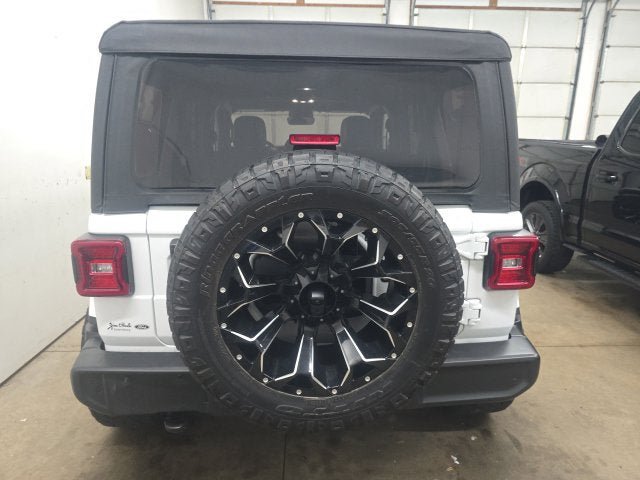 Used 2021 Jeep Wrangler Unlimited Sahara AWD/4WD image 9