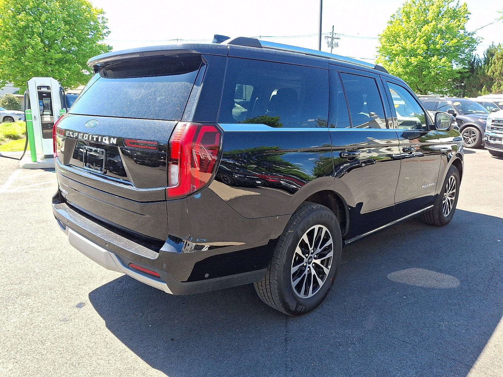 Certified 2025 Ford Expedition Platinum AWD/4WD image 5