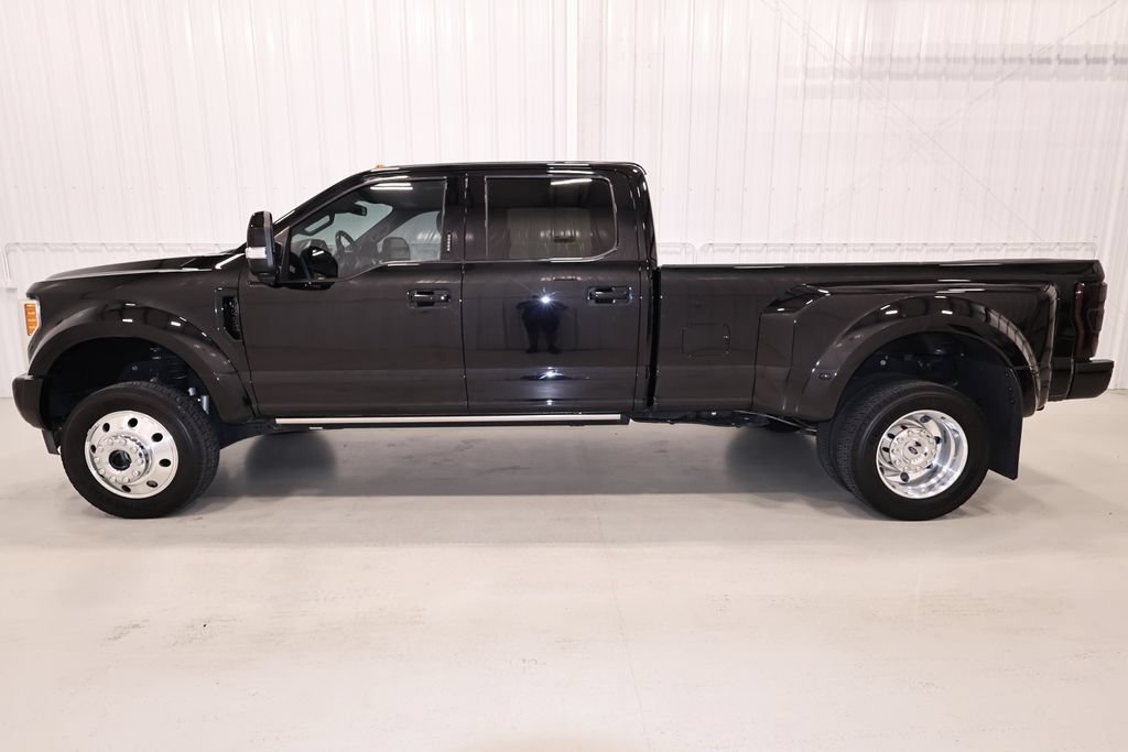Certified 2019 Ford F450 Platinum w/ Platinum Ultimate Package AWD/4WD image 4