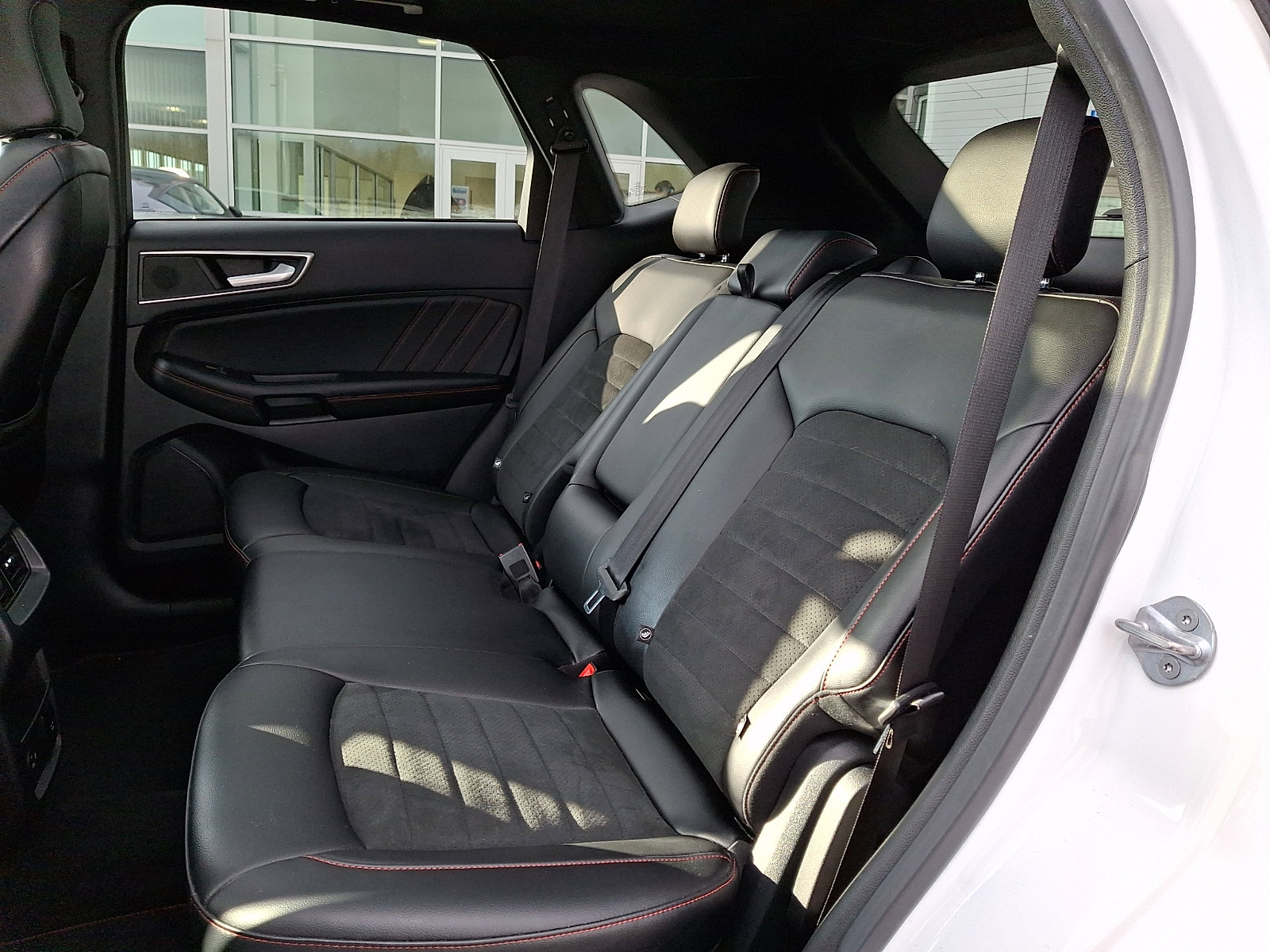 Certified 2022 Ford Edge ST-Line image 10