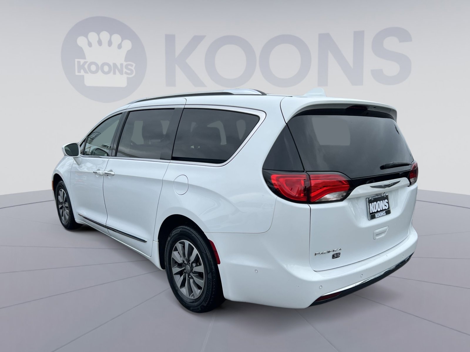 Used 2020 Chrysler Pacifica Touring-L FWD image 14