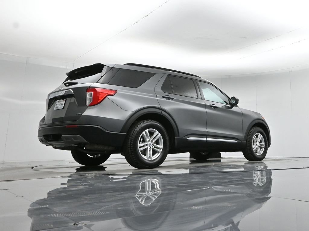Certified 2022 Ford Explorer XLT w/ Equipment Group 202A image 17