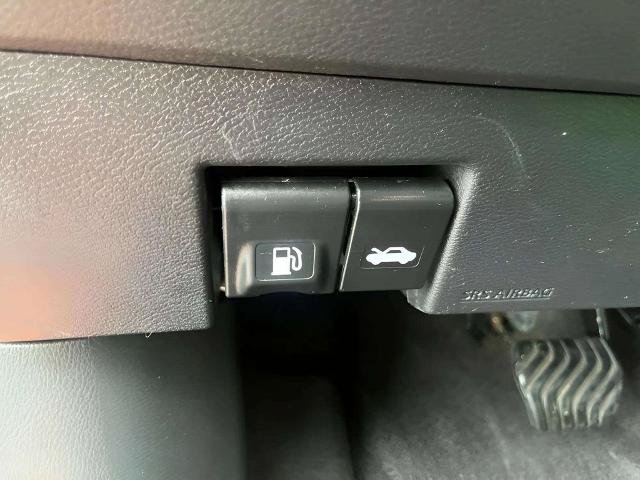 Used 2023 Nissan Kicks SV FWD image 18