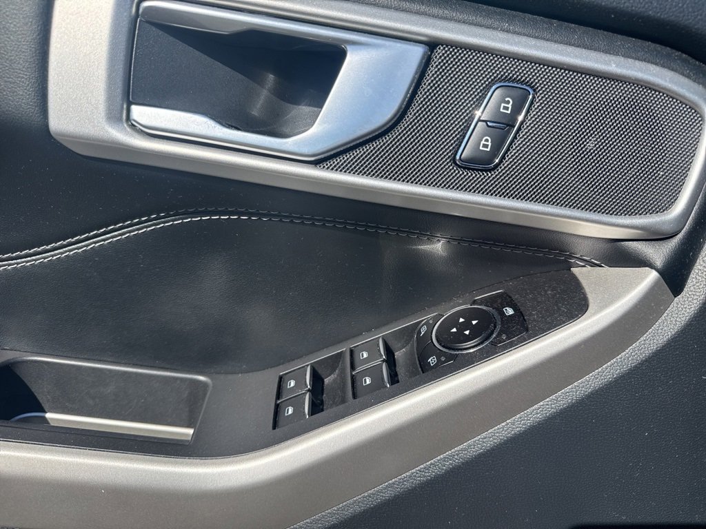 Certified 2022 Ford Explorer XLT w/ Equipment Group 202A image 10