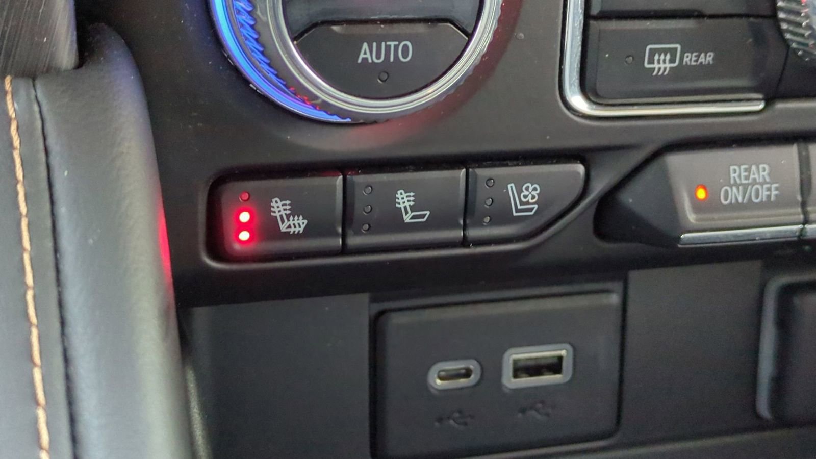 Used 2023 GMC Yukon XL AT4 w/ AT4 Premium Package image 29