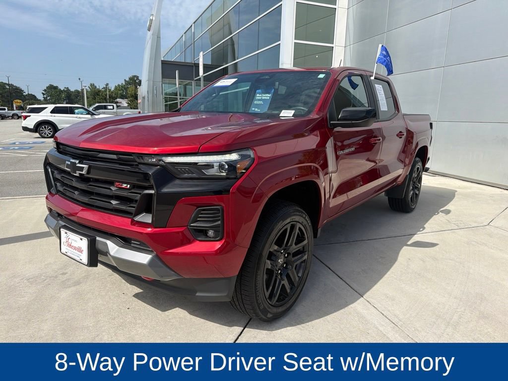 Used 2025 Chevrolet Colorado Z71 w/ Z71 Convenience Package 2 AWD/4WD image 3