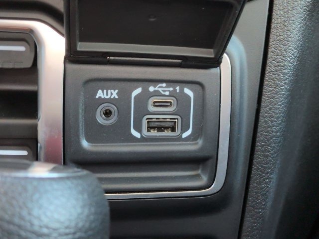 Used 2025 Jeep Gladiator Mojave w/ Safety Group AWD/4WD image 21