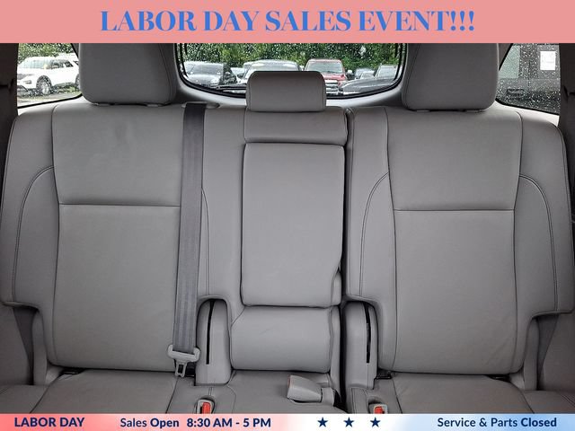 Used 2019 Toyota Highlander XLE AWD/4WD image 19