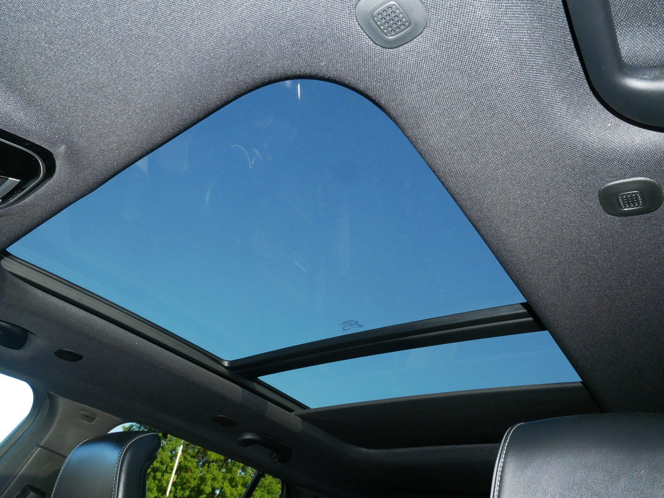 Used 2022 Jeep Grand Cherokee Overland w/ Luxury Tech Group IV image 36