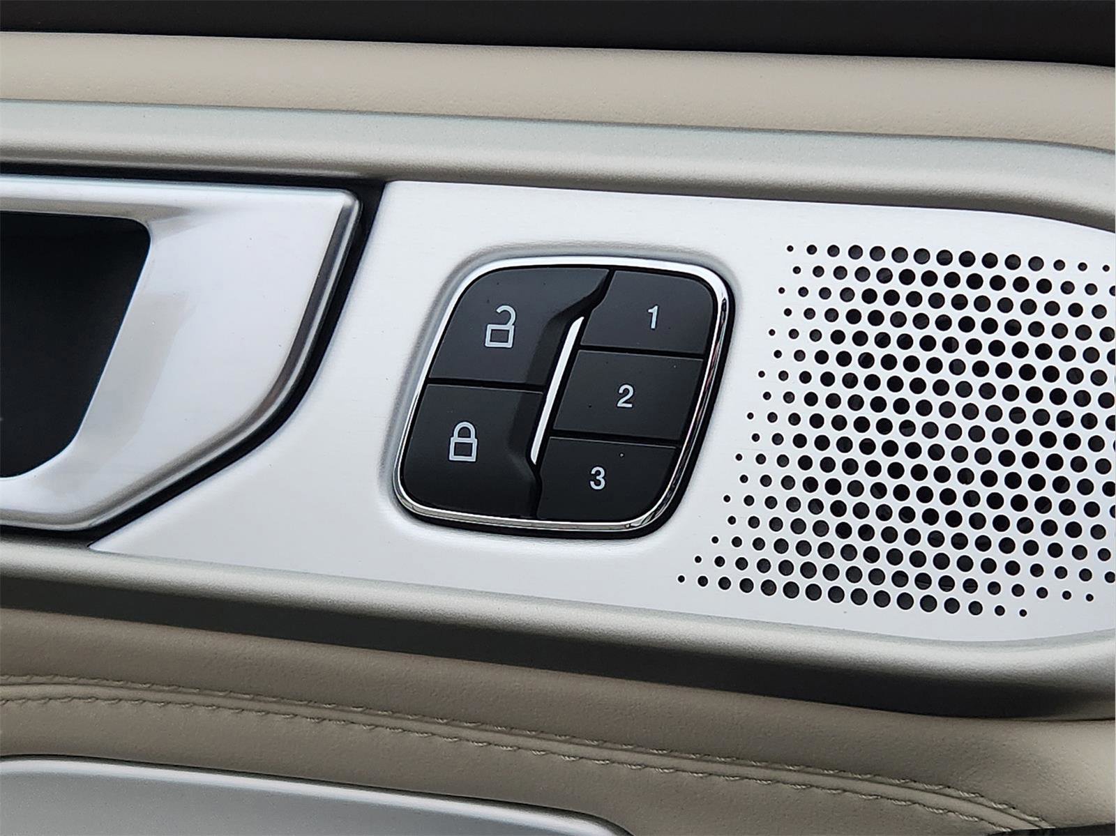 Certified 2023 Ford Explorer Platinum w/ Technology Package image 17