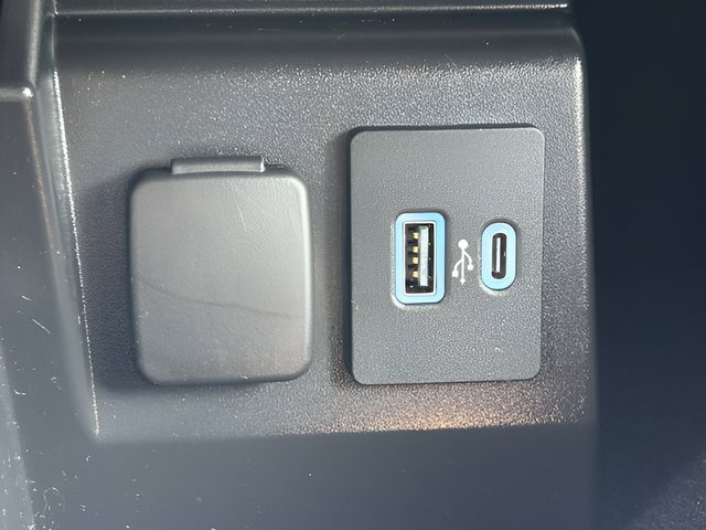 Certified 2021 Ford Explorer XLT w/ Equipment Group 202A AWD/4WD image 18