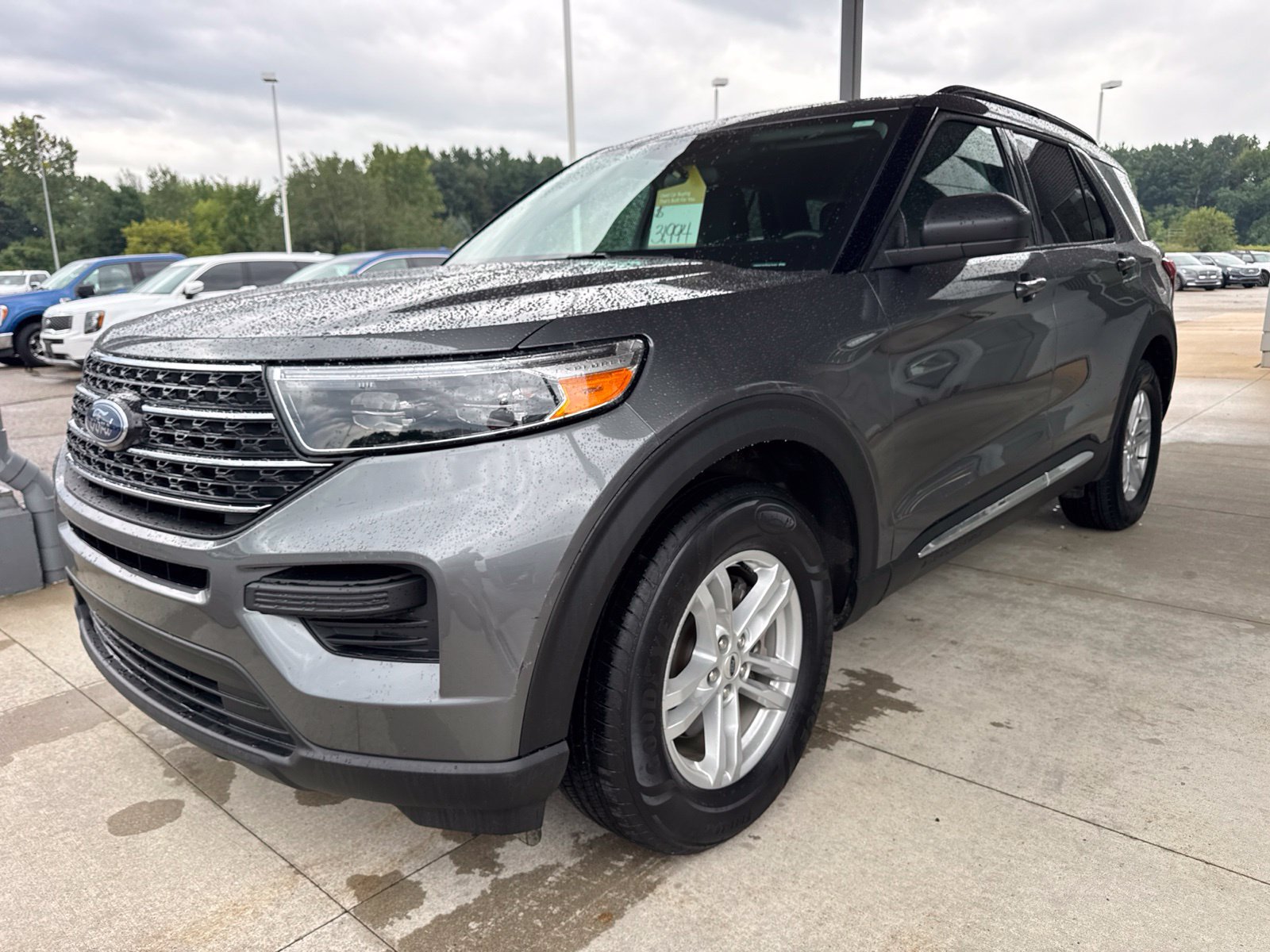 Certified 2024 Ford Explorer XLT w/ Class IV Trailer Tow Package AWD/4WD image 3