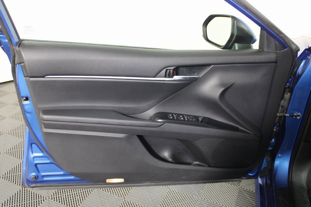 Used 2019 Toyota Camry LE image 19