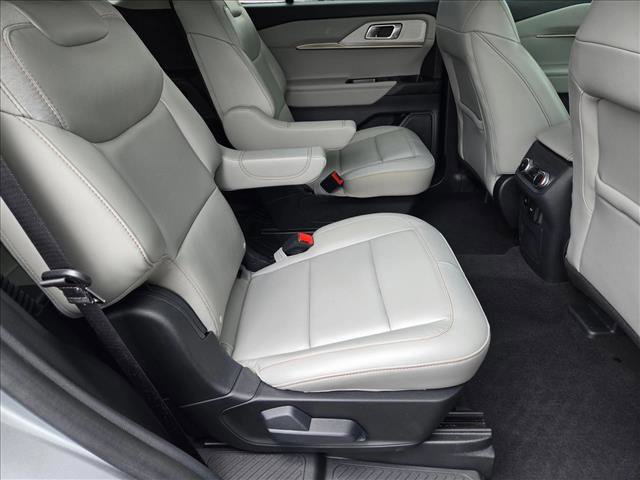Certified 2025 Ford Explorer Active w/ Active Comfort Package RWD image 18