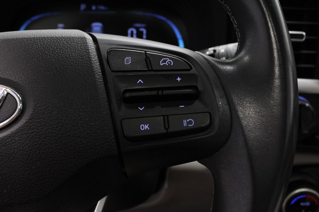 Used 2024 Hyundai Venue SEL FWD image 21