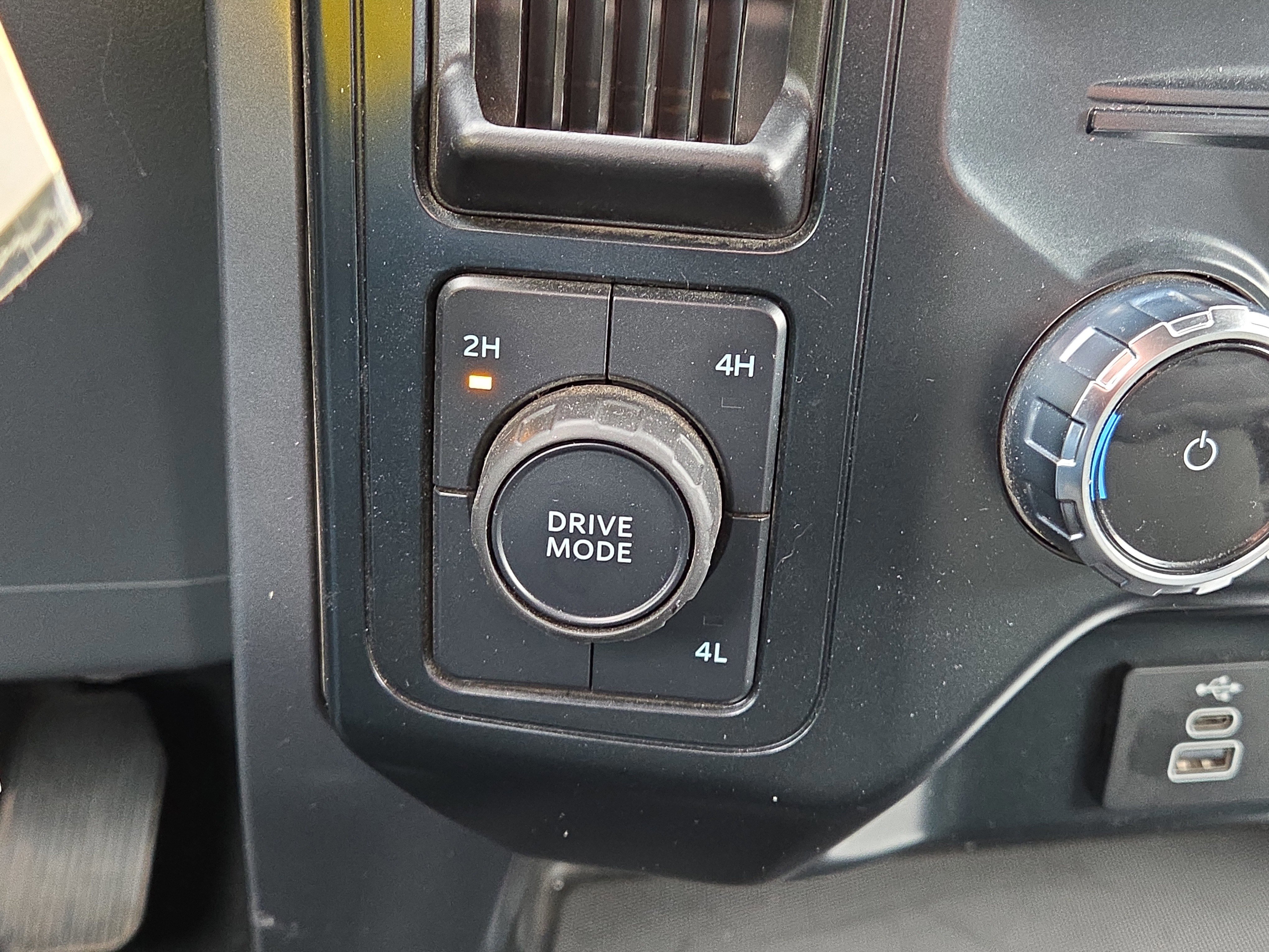 Certified 2025 Ford F150 XLT w/ Equipment Group 301A Standard image 25