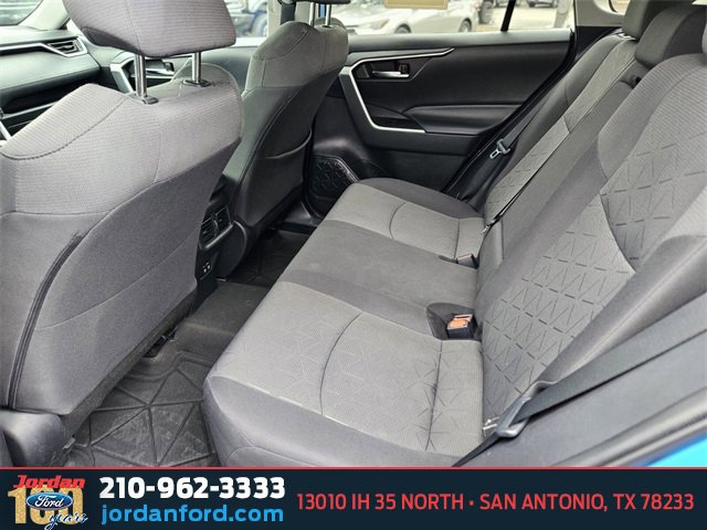 Used 2021 Toyota RAV4 XLE image 16