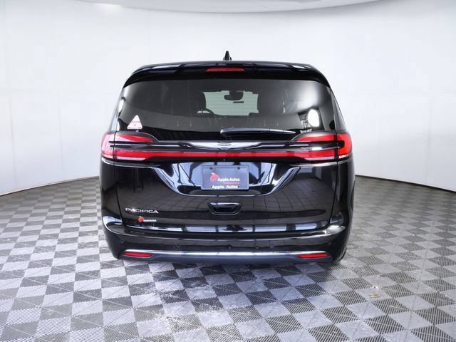 Used 2025 Chrysler Pacifica Select FWD image 7