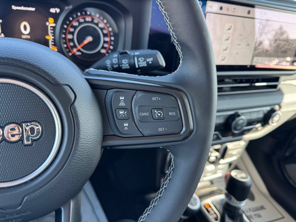 Used 2025 Jeep Wrangler Unlimited Rubicon AWD/4WD image 13