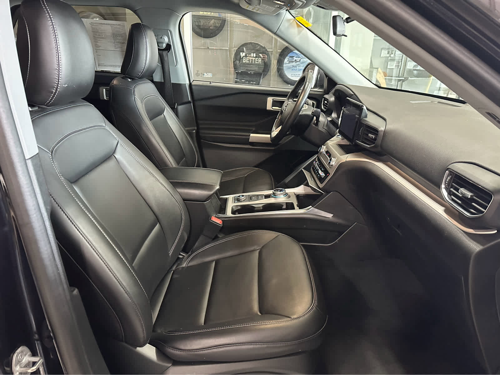 Certified 2022 Ford Explorer XLT w/ Equipment Group 202A AWD/4WD image 40