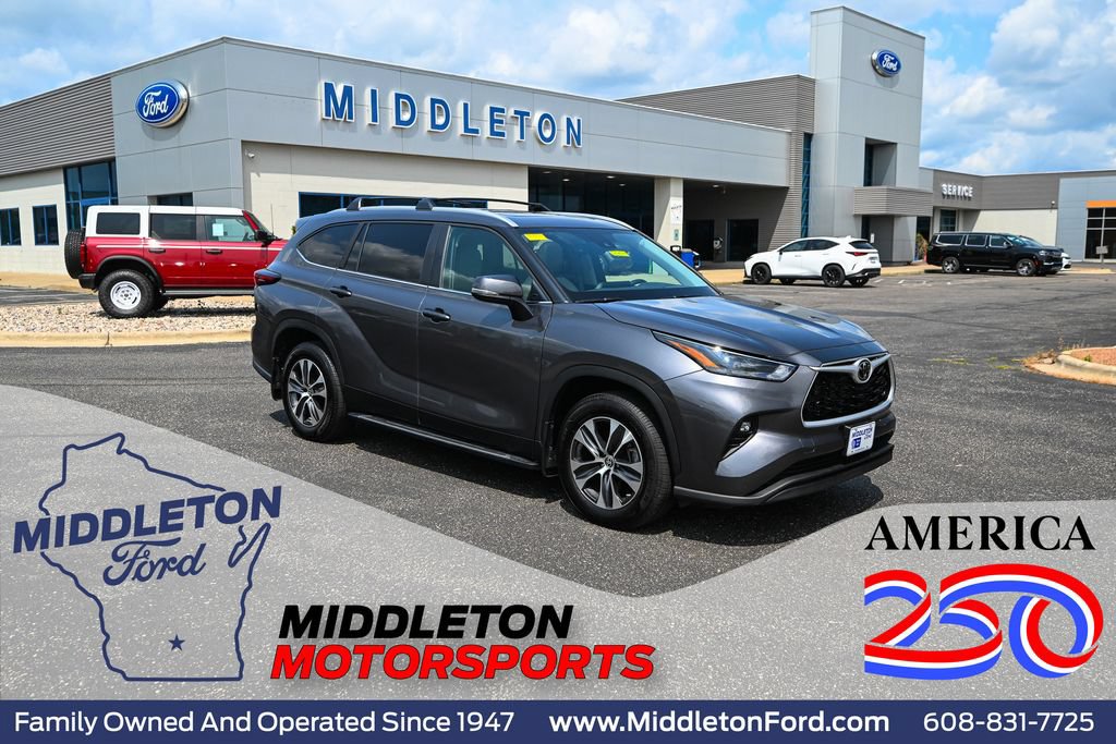 Used 2024 Toyota Highlander XLE AWD/4WD image 1