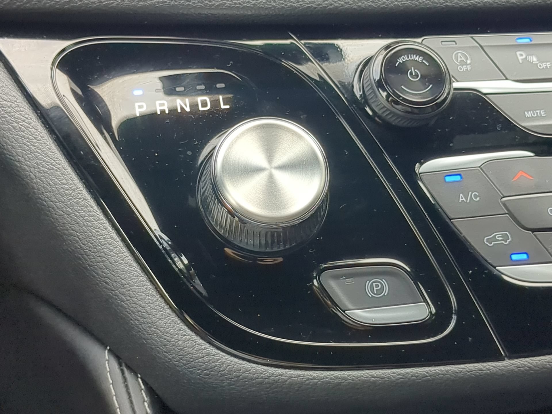Used 2025 Chrysler Pacifica Limited FWD image 65