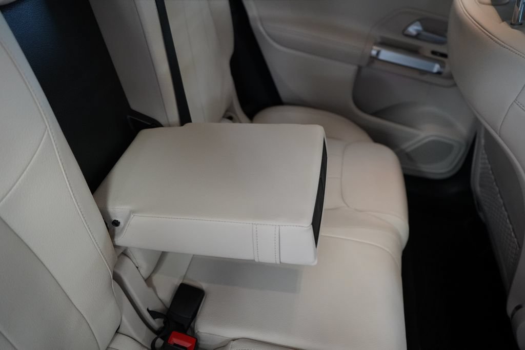 Used 2023 Mercedes-Benz GLB 250 4MATIC image 25