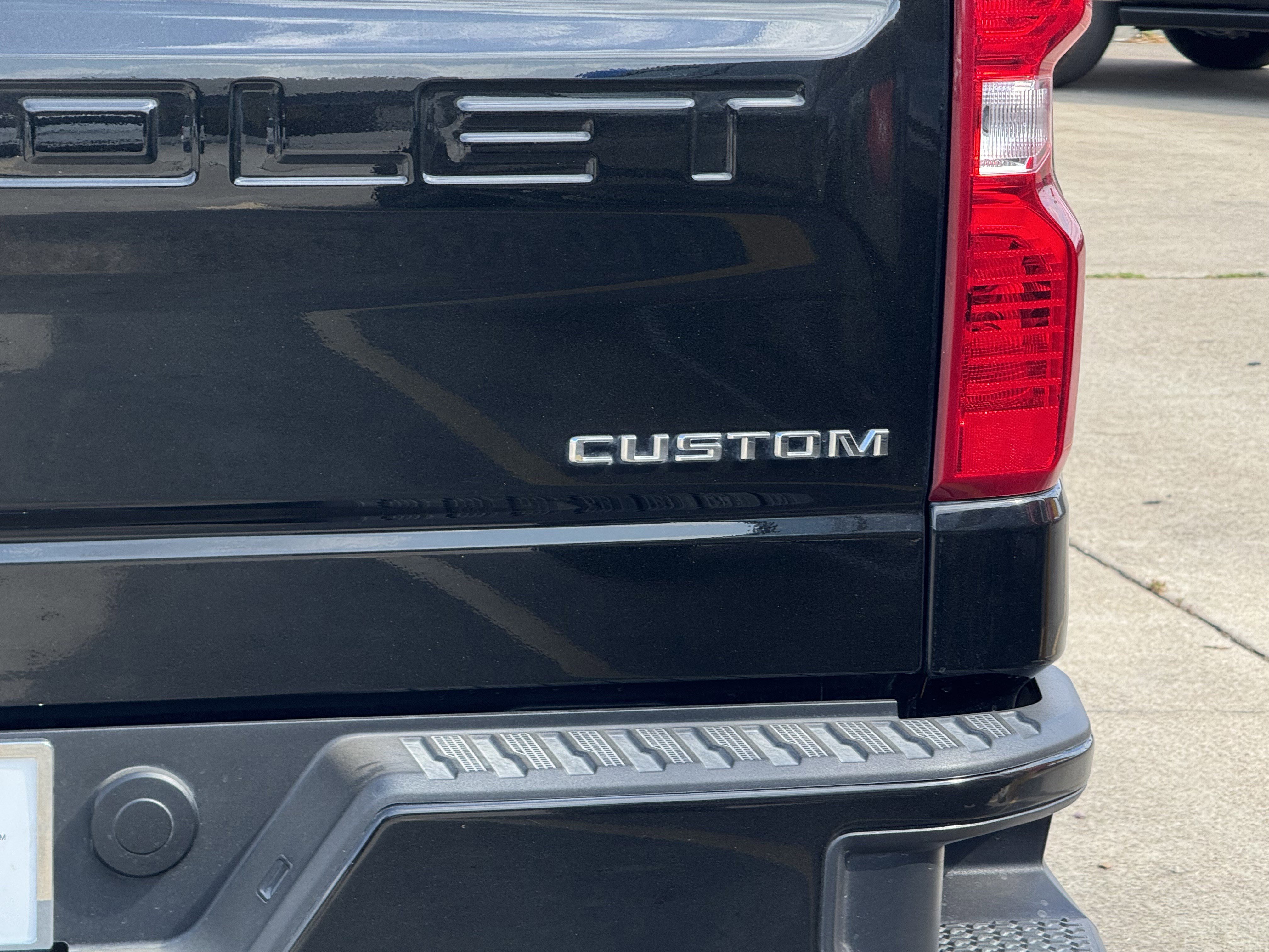 Used 2025 Chevrolet Silverado 1500 Custom Trail Boss w/ LPO, Dark Essentials Package image 14