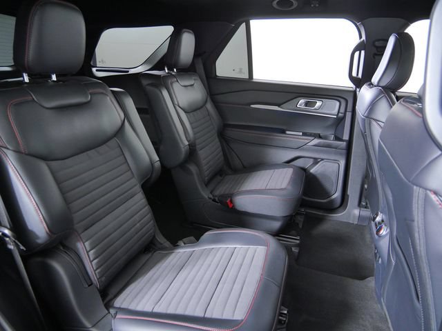 Certified 2025 Ford Explorer ST-Line w/ Premium Package AWD/4WD image 16