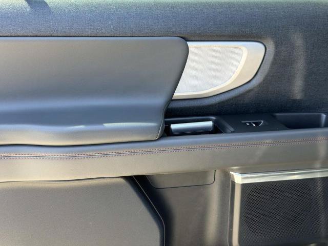 Certified 2025 Ford Expedition Active AWD/4WD image 21